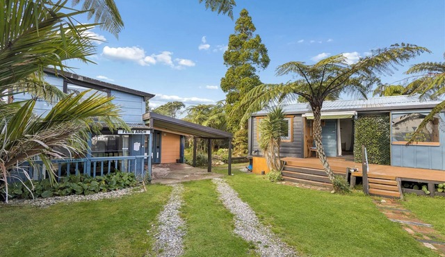 Treetopbeach studio on cycle trail. Free fibre. Winter rates.