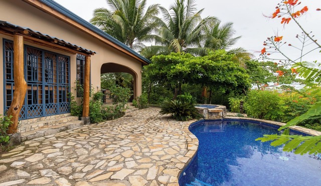Tres Monos | Charming 3-bedroom Getaway Near Garza