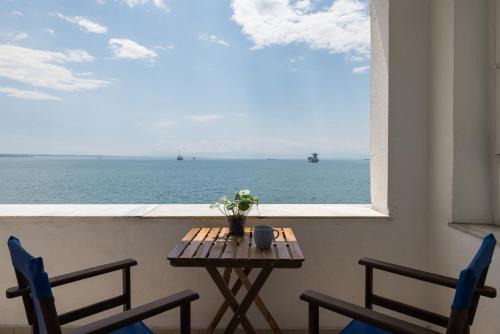 True Blue by halu! - Seafront 2-bedroom apartment