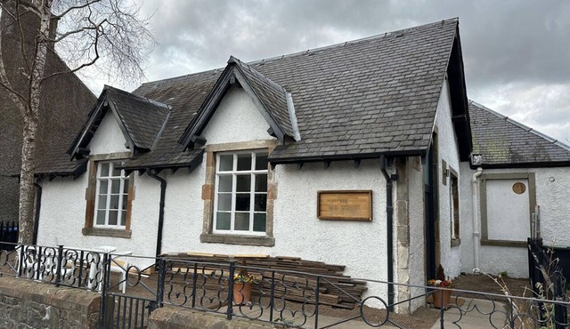 Uniquely renovated Peebles schoolhouse, sleeps up to 11, 2 mins from town centre