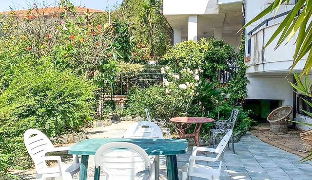 Vacation apartment with private garden and separate entrance in Montauro (Catanzaro province), on on