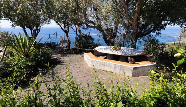 Villa Aurelia overlooking the sea, 500m from the beach, with wi fi and A/C