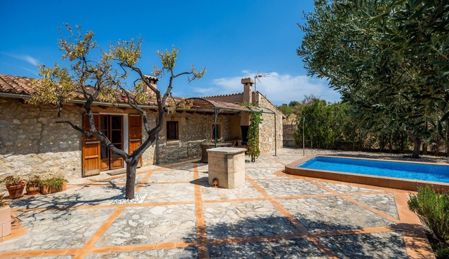 Villa 'Auxella Petit' with Mountain View, Wi-Fi and Air Conditioning