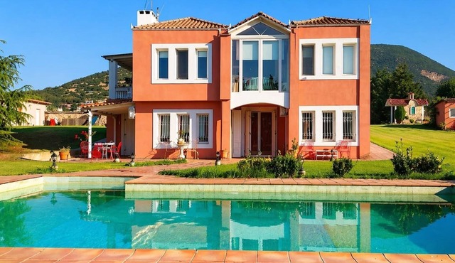 Villa Avra - Private Garden & Pool Oasis in Drama