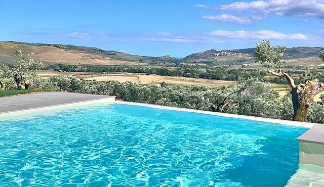 Villa Bougainville: A welcoming one-story villa situated in a quiet location, a few minutes from the town center, with Free WI-FI.