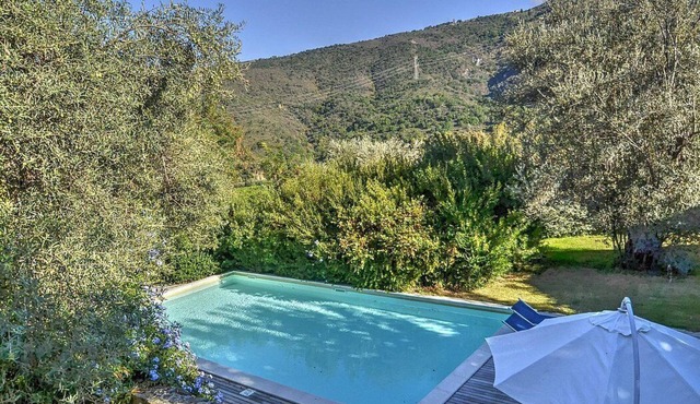 Villa Calesse C: A characteristic and welcoming independent house surrounded by meadows and by green hills, with Free WI-FI.