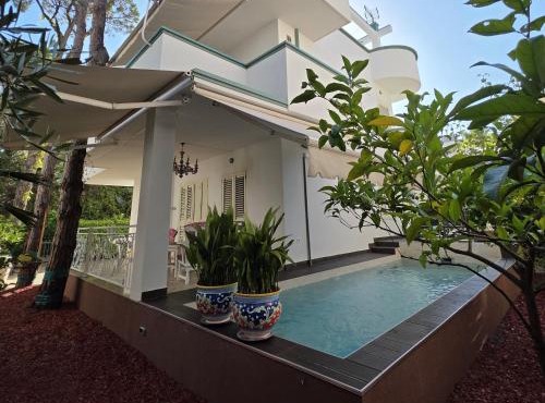 Villa Dyrrahu with Pool & Sea Access