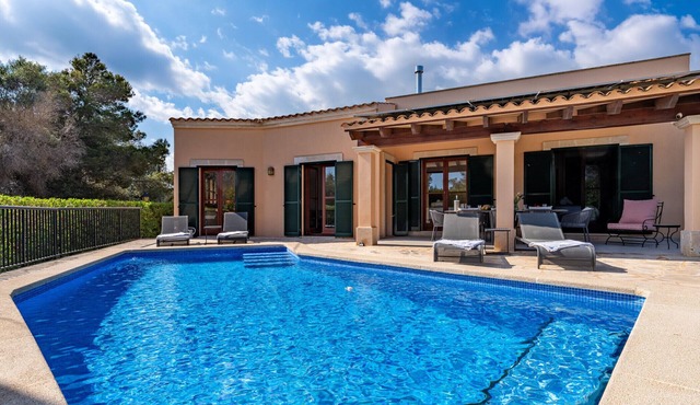 Villa Esquina in Son Mojer-Cala Santanyí, near the beach, with pool and wifi