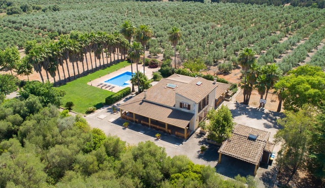 Villa for 6 people with private pool