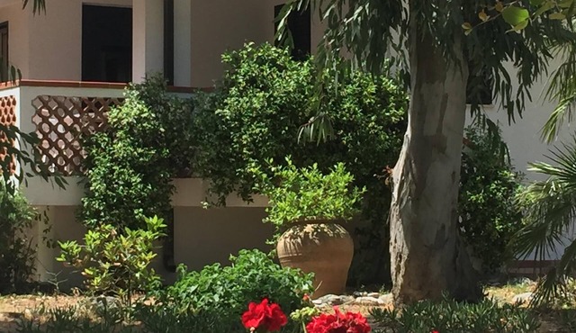 Villa Marina Piccola. Beachfront accomodation with spacious garden
