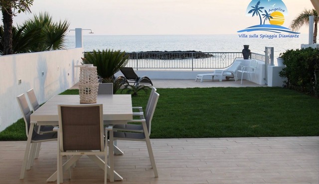 Villa on the Diamante beach