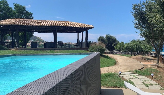 Villa on the Sea with pool and direct descent to the beach