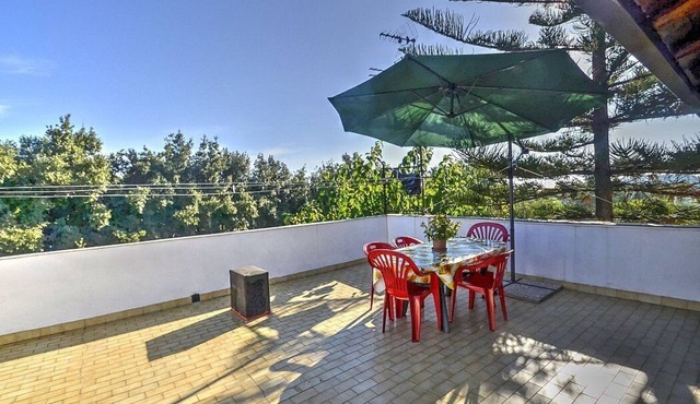 Villa Salice: A welcoming apartment that is part of a villa situated on the eastern slopes of Mount Etna, with Free WI-FI.