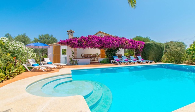 Villa TORRETA for 6 people with pool in Pollensa