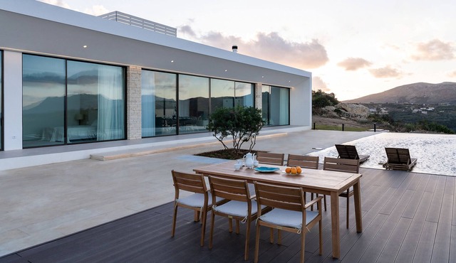 Villa with infinity heated pool fantastic views