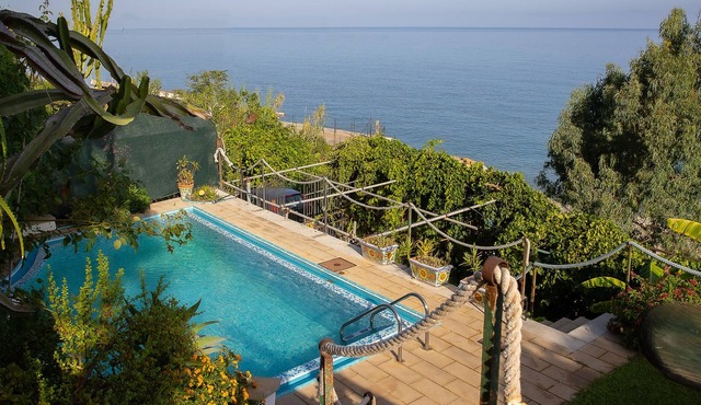 Villa with Sea View Pool, Sea View, Pool and Garden, Pet-Friendly