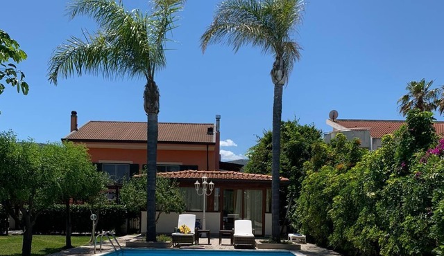 Villa with swimming pool