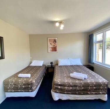 Waterfront, Handy Location, Affordable, Unit 4 - KK41164