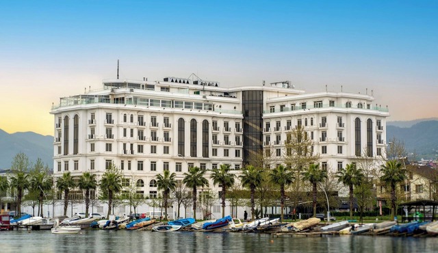 Wellborn Luxury Hotel