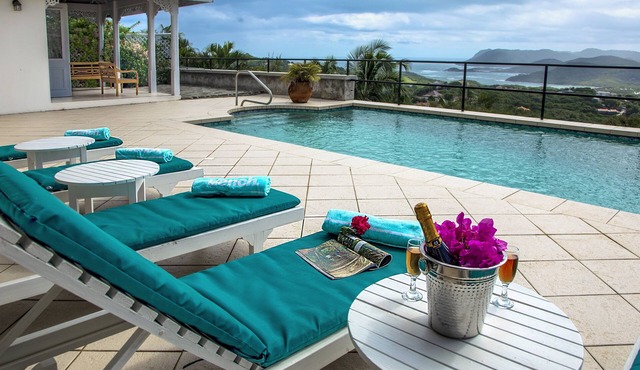 Zephyr Hill - 2 bedroom Villa with awe inspiring views 2 Villa by RedAwning