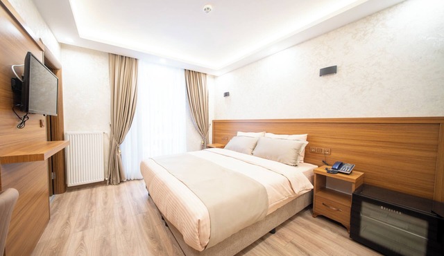 Zirvesta Otel
