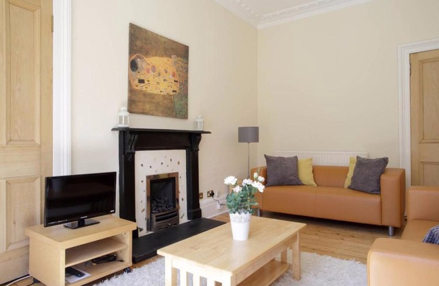1 Bedroom Apartment in Bruntsfield Sleeps 2