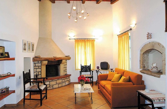2 bedroom Villa, sleeps 4 in Prinos with Pool, Air Con and WiFi