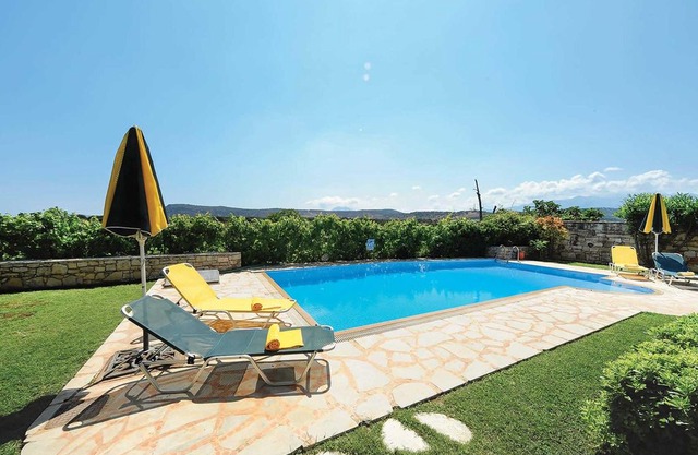 3 bedroom Villa, sleeps 6 in Prinos with Pool, Air Con and WiFi