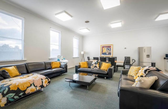 4 Bedroom House - Hobart CBD - Free Parking - Free WIFI