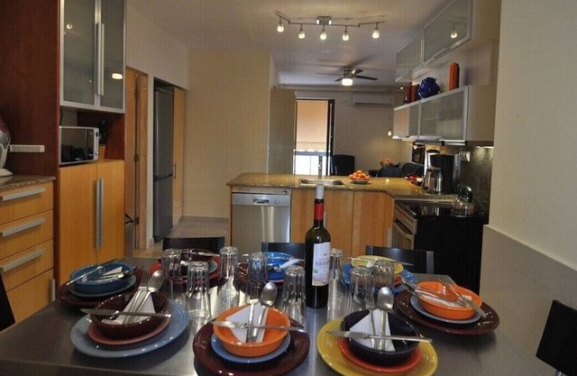 Acropolis Beta, 3 Bdrm, 2 BA Sleep 8 in Real Beds,