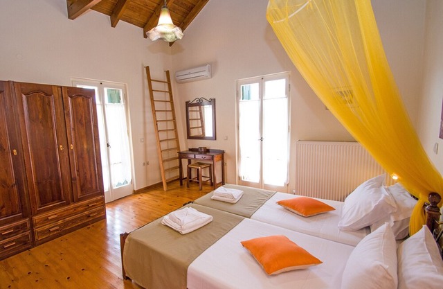 Beautiful villa,Douliana, Near Vamos & Almirida 2