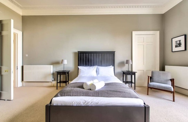 Bright & Spacious Apartment in Stockbridge