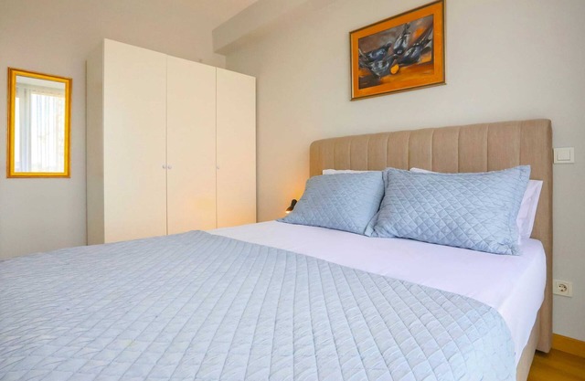 Business-Friendly Residence with Pool in Fikirtepe