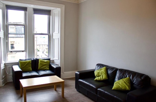 Central 2 Bedroom Flat in Leafy Marchmont