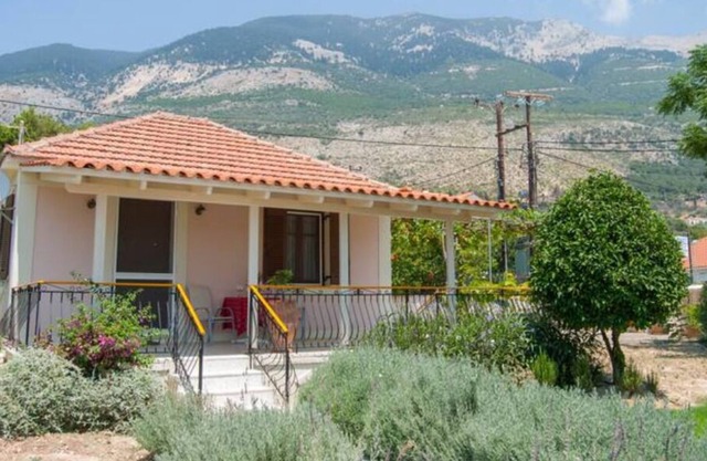 Cozy Home -5 min from Lourdas Beach