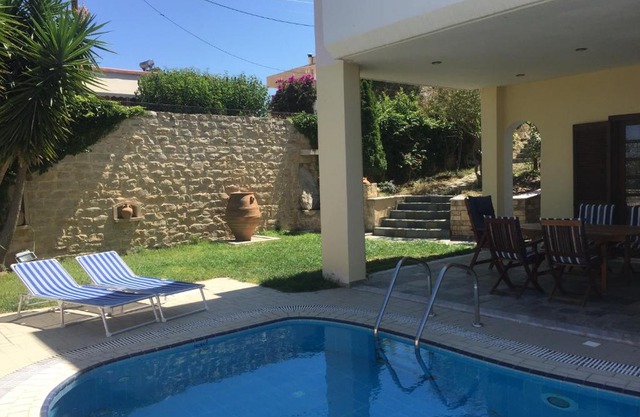 Dim Art Traditional Villa