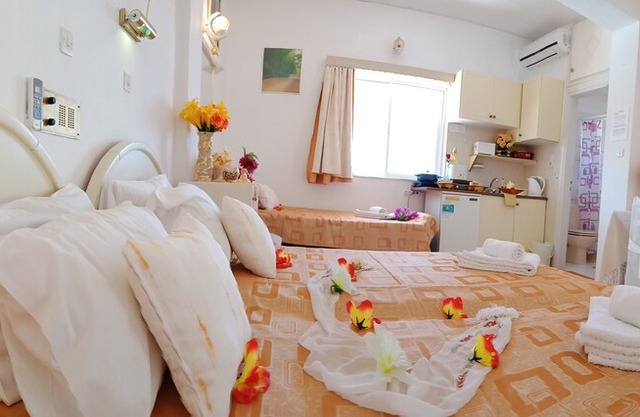 Evli Luxury self catering apartments 7minutes walk down to center of Rethymno