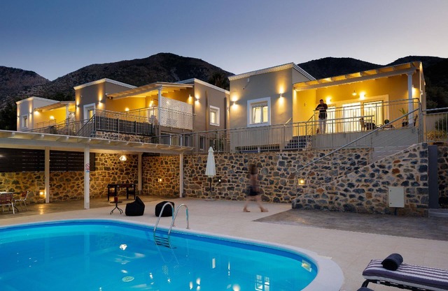 Holiday Roumeli Persons Bedrooms 