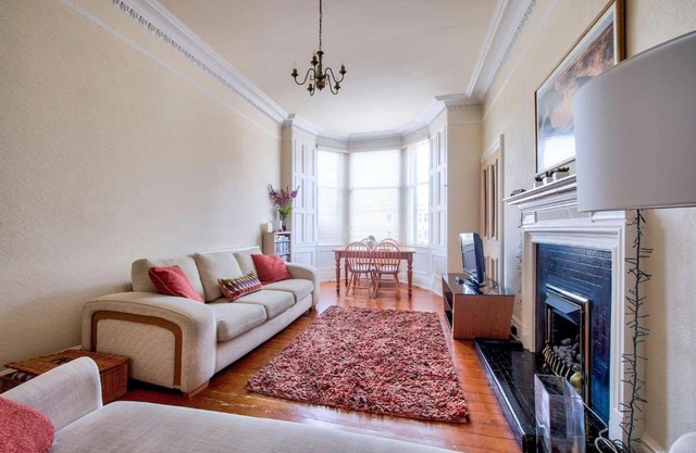 Homey 2BR Flat in Edinburgh by GuestReady
