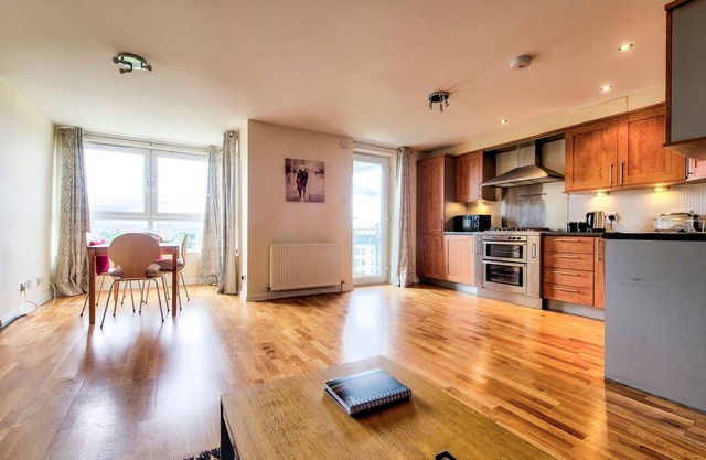Huge Two Bed Apartment with Balcony at The Shore