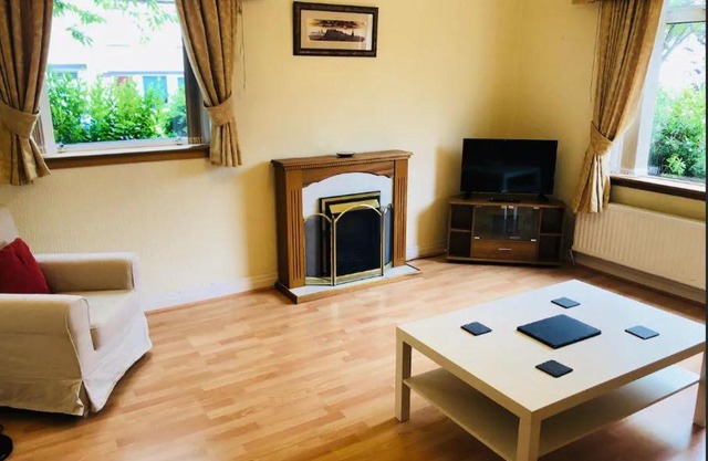 Lovely Leafy Edinburgh Apartment with Free Parking