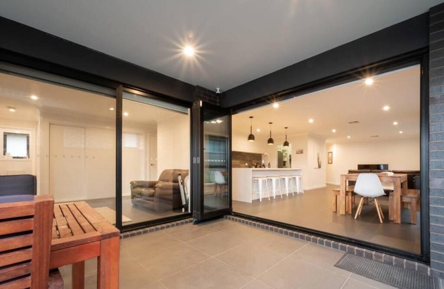 Modern Home for large groups or families. Parking