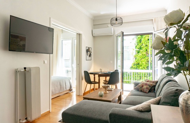 Plaka Central 1BR by JJ Hospitality