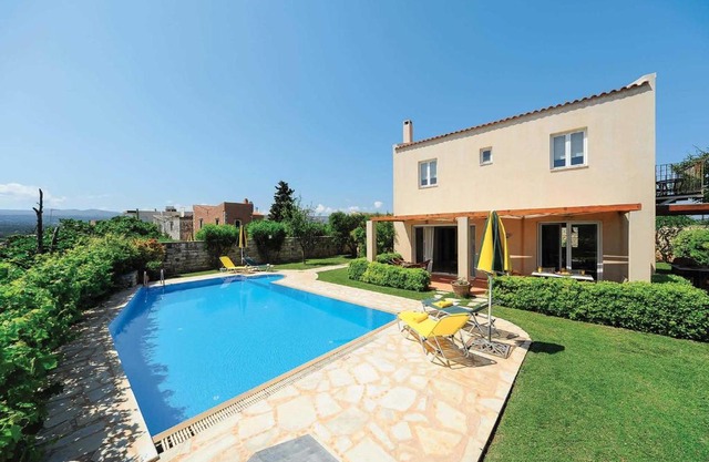 Prinos Villa Sleeps 6 Air Con WiFi