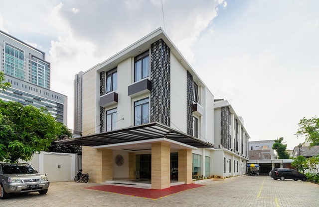 RedDoorz Plus Near Lippo Mall Kemang 2