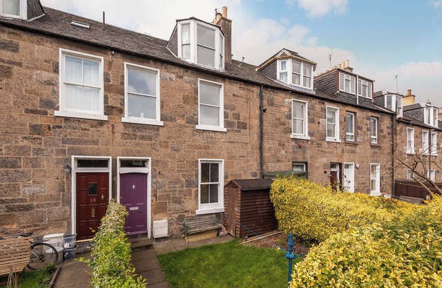 Regent Place [412] is a Cosy and quiet Abbeyhill Colonies 2 bedroom apartment