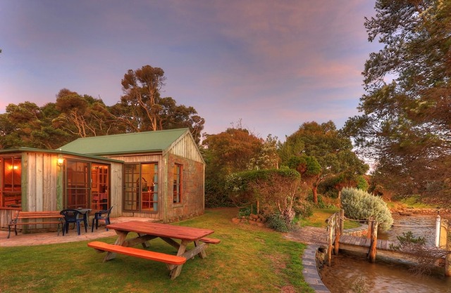 Stanley Lakeside Spa Cabins