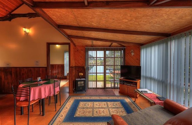 Stanley Lakeside Spa Cabins