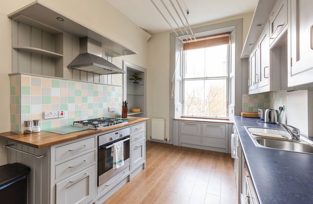 Stunning 3 Bedroom Flat in Bruntsfield