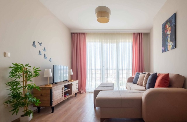 Stylish Studio Flat with City View in Atasehir